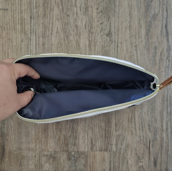 NWT Beauty & the Bogg Make Up Bag - Picture 5 of 7